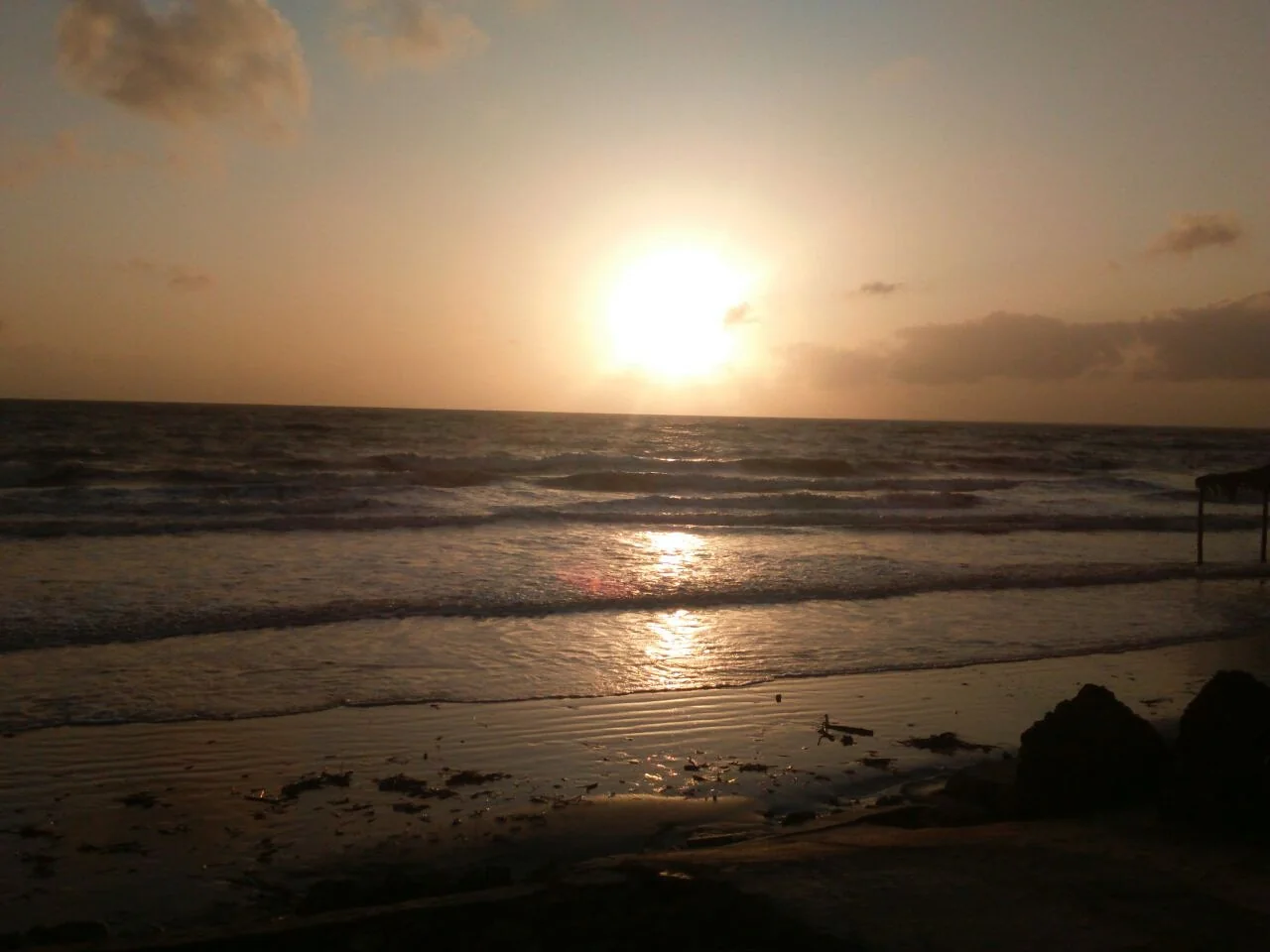 Nascer do sol na Praia de Panaquatira em São José de Ribamar